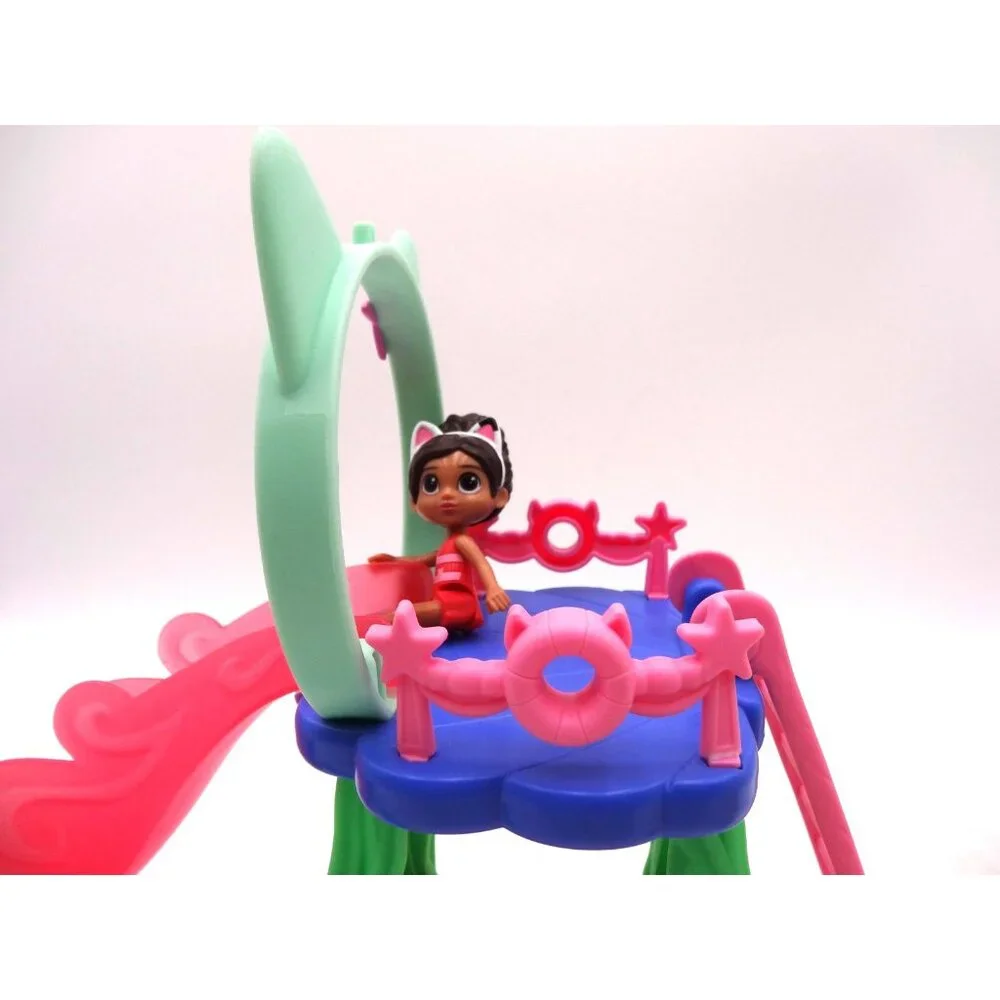 Gabby’s Dollhouse Purr-ific Pool Gabby's Dollhouse Cakey’s Fruit Smoothie Balcon